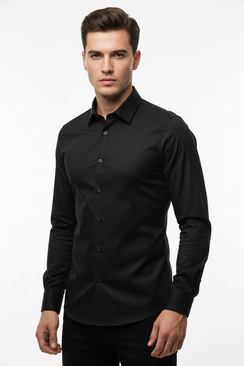 Modelo con camisa negra