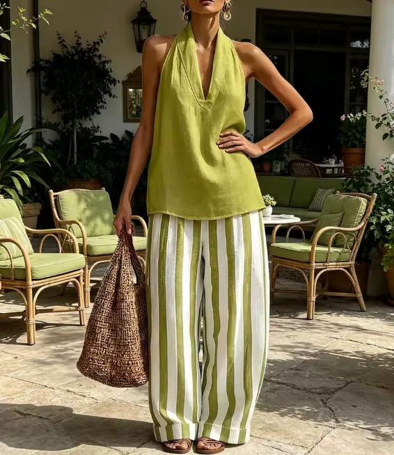 Conjunto de top sin mangas y pantalon a rayas